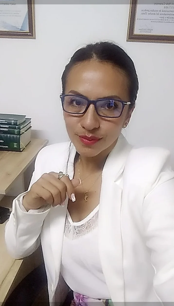Dra. Nancy Aseneth Melo Canamejoy en su despacho jurídico